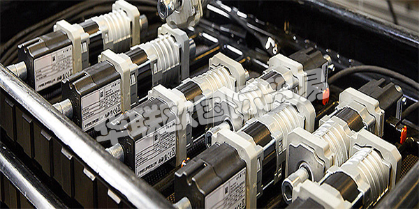 ELERO位于德國斯圖加特附近的Schlierbach，是卷簾門，防曬系統(tǒng)和卷簾門驅(qū)動(dòng)和控制的領(lǐng)先制造商之一。