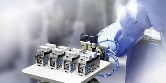 SCHUNK刀具夾持系統(tǒng)對(duì)機(jī)加工行業(yè)產(chǎn)生了前所未有的革命性影響。?模塊化夾持系統(tǒng)借鑒其優(yōu)勢(shì)，它的作用遠(yuǎn)不止于一個(gè)參考基準(zhǔn)，還提供了包括定位、夾持以及接口通用等功能。這種夾持原理如今被認(rèn)為是提高生產(chǎn)效率的最有效的方法之一，廣泛適用于從小型零件到大型零件，從粗加工到裝配應(yīng)用的各種工藝。作為這一技術(shù)的先驅(qū)以及夾持技術(shù)和抓取系統(tǒng)的領(lǐng)導(dǎo)者，SCHUNK始終致力于開(kāi)發(fā)新的應(yīng)用領(lǐng)域，并在它的模塊化系統(tǒng)中新增了適用于直接夾持工件以及微小型零件的專(zhuān)業(yè)標(biāo)準(zhǔn)模塊。